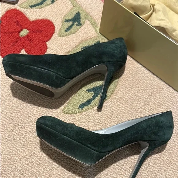 Sergio Rossi Women's Black Pumps - Picture 6 of 7